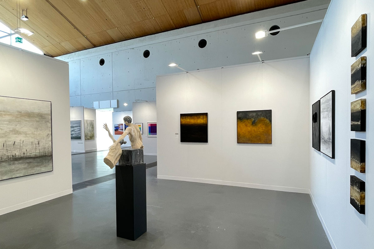 One Artist Show, Art Karlsruhe 2024, represented by the Overhead Galllery (sculpture by Hubert Mussner)